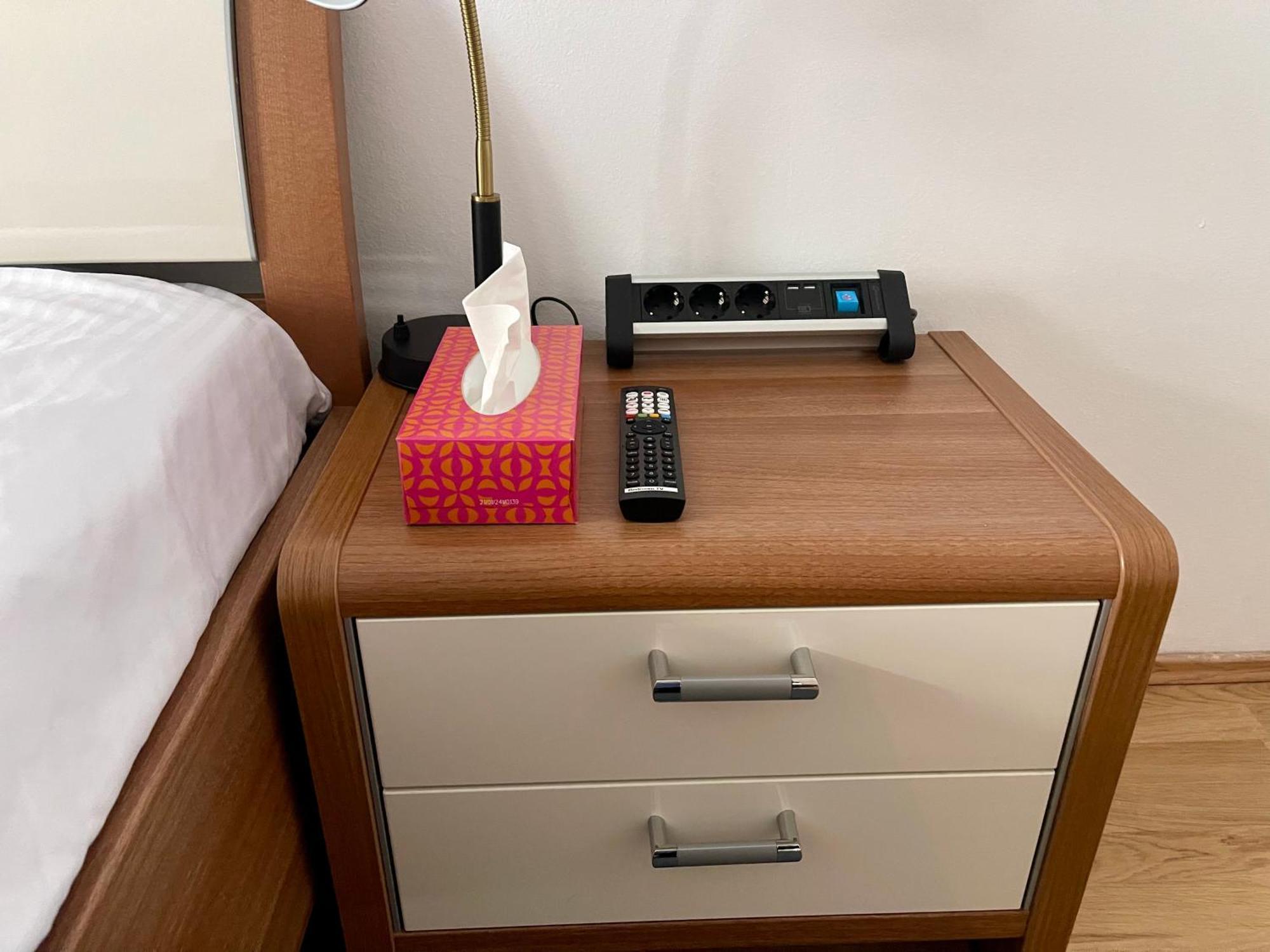 Spacious 1br With Balcony Above Citygate Shopping Complex With Metro Access Apartament Wiedeń