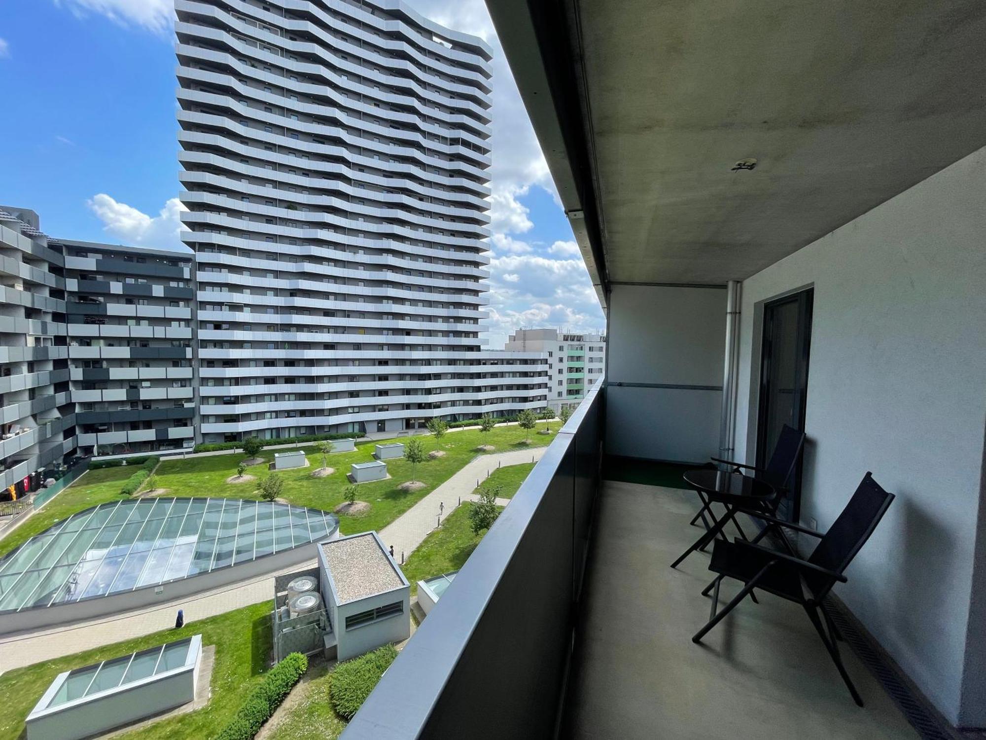 Spacious 1br With Balcony Above Citygate Shopping Complex With Metro Access Wiedeń