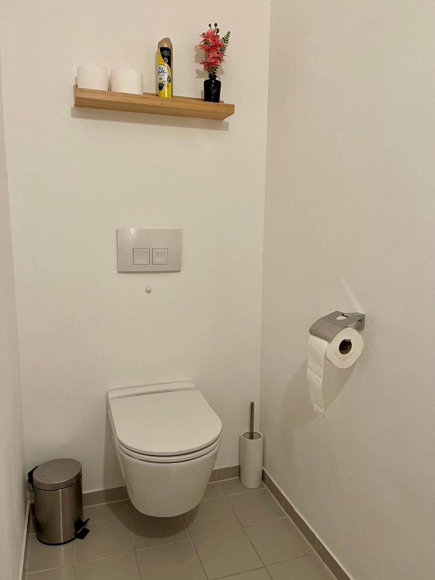 Spacious 1br With Balcony Above Citygate Shopping Complex With Metro Access Appartement Vienne
